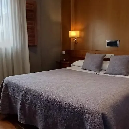 Hotel Real De 3*