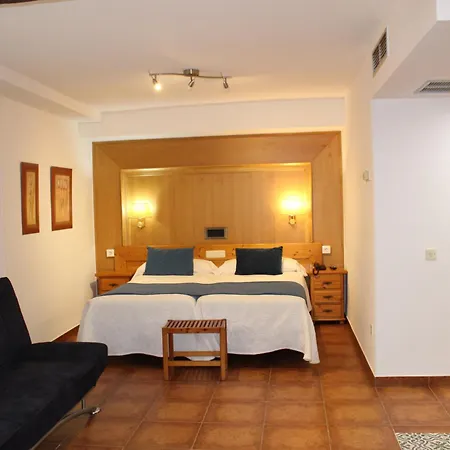 Real De Hotel 3*